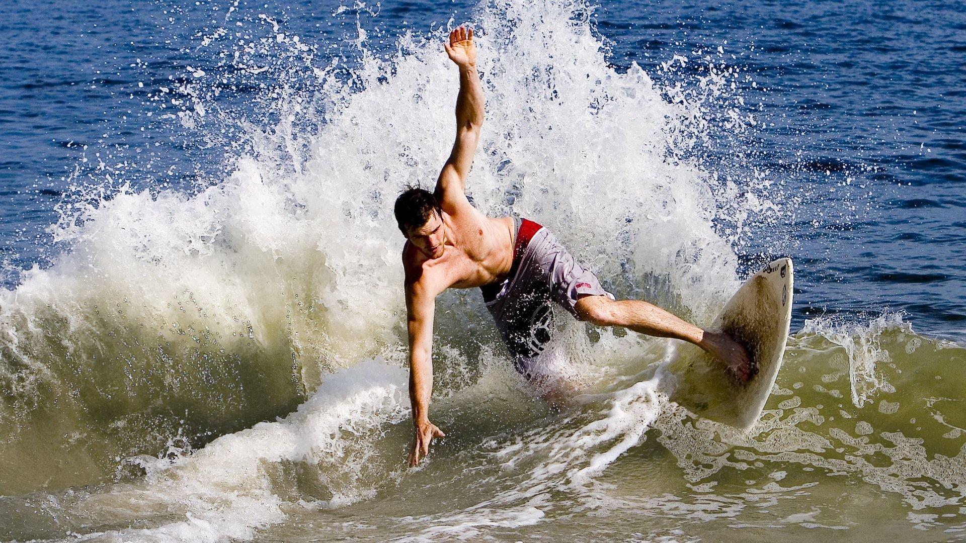 开云体育中国-极速美学,法拉利绝命三秒逆袭红牛,阿隆索如何让引擎唱出诗歌?